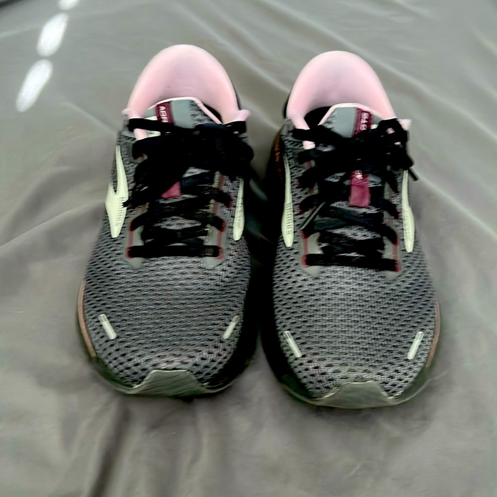 Brooks Adrenaline 22 Gts Running Stability Shoe Women Size 8.5 Wide Black Gray